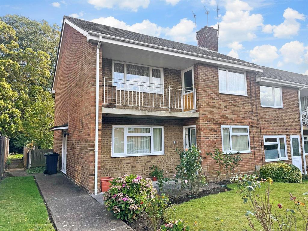 Alkham Road, Vinters Park, Maidstone, Kent 2 bed for sale £210,000