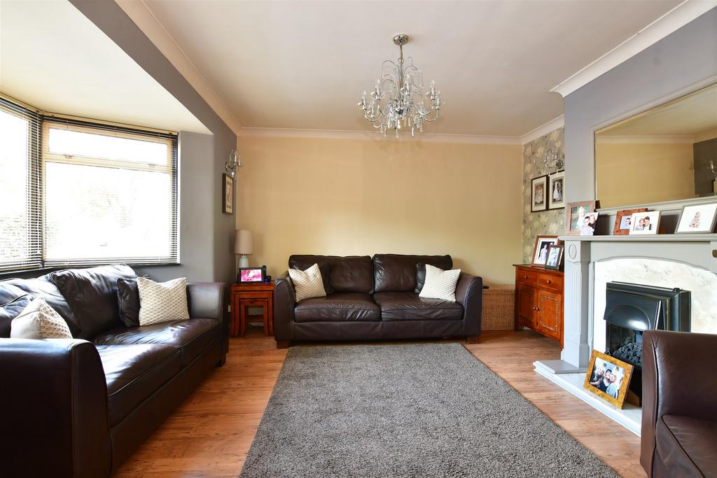 Springhead Road, Northfleet, Gravesend, Kent 3 bed semidetached house