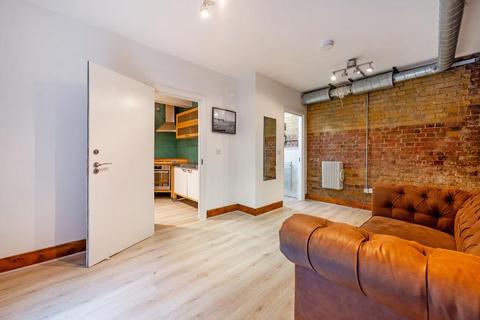 3 bedroom apartment to rent, Prince of Wales Passage, Euston, NW1