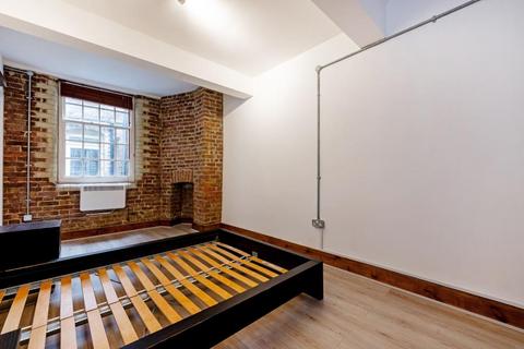 3 bedroom apartment to rent, Prince of Wales Passage, Euston, NW1