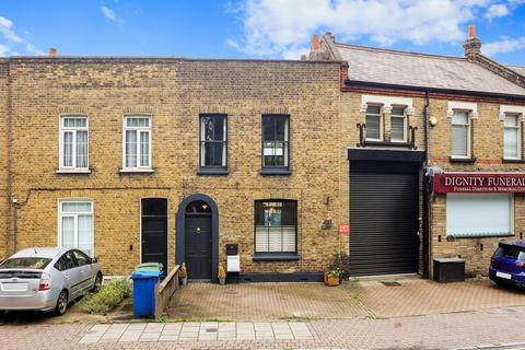 2 bedroom terraced house for sale - Albany Road, London SE5