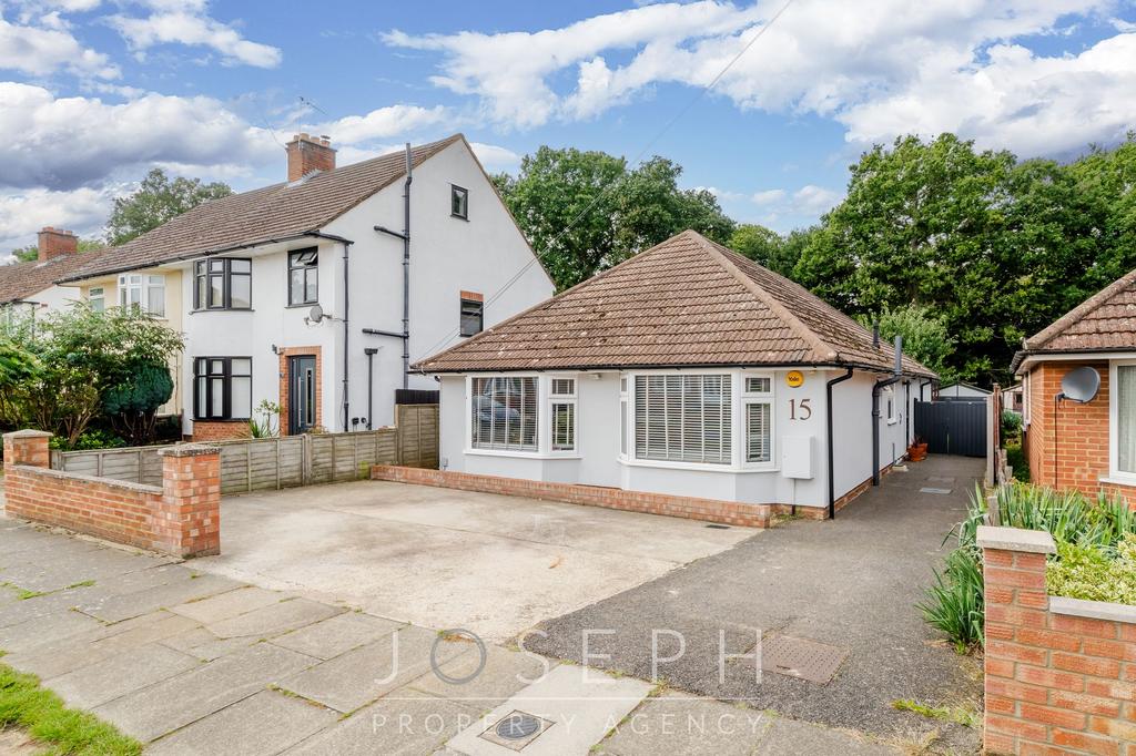 St. Augustines Gardens, Ipswich, IP3 4 bed detached bungalow for sale