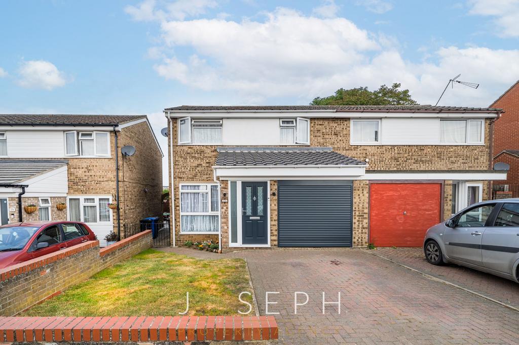 Sheldrake Drive, Ipswich, IP2 3 bed semidetached house for sale £270,000