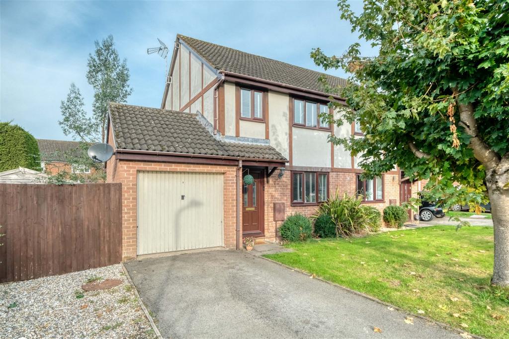 Granary Road, Stoke Heath, Bromsgrove, B60 3QH 3 bed semidetached