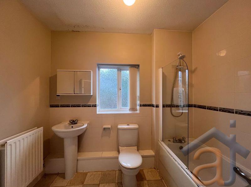 Bathroom - Photo 2