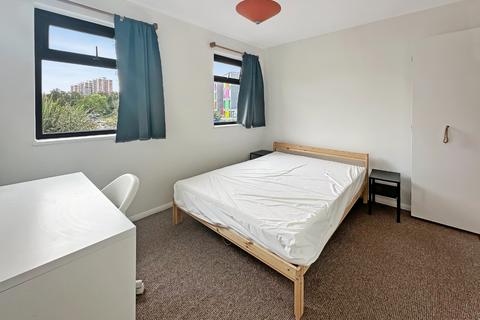 3 bedroom end of terrace house to rent, Longbridge Way, London, Greater London, SE13