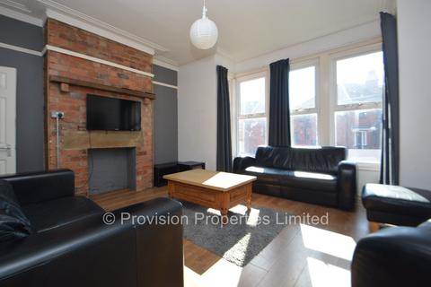 6 bedroom end of terrace house to rent, Raven Road, Hyde Park LS6