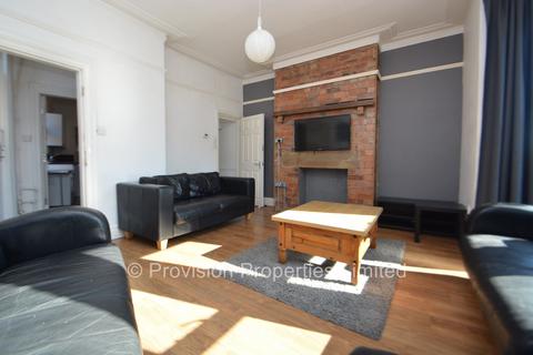 6 bedroom end of terrace house to rent, Raven Road, Hyde Park LS6