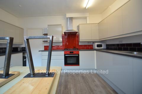 8 bedroom terraced house to rent, Manor Drive, Hyde Park LS6