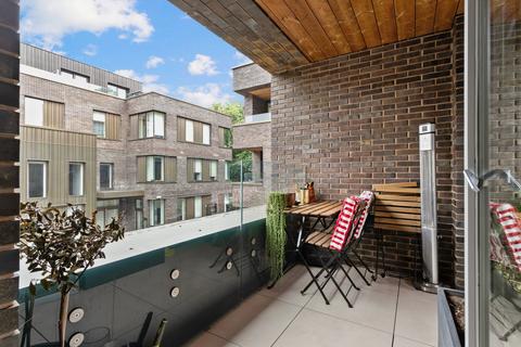 18, Blackburn House Prodigal Square, London, E8 1FW