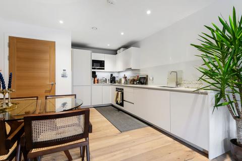 18, Blackburn House Prodigal Square, London, E8 1FW
