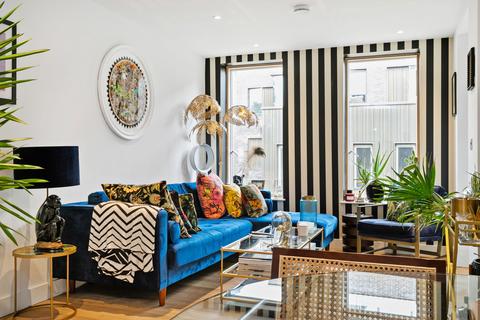 18, Blackburn House Prodigal Square, London, E8 1FW