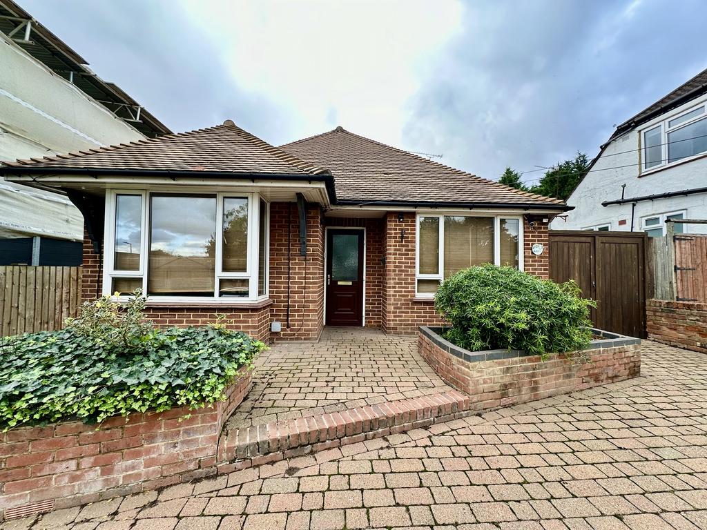 Bushey Mill Lane, Bushey, WD23 3 bed bungalow for sale £550,000