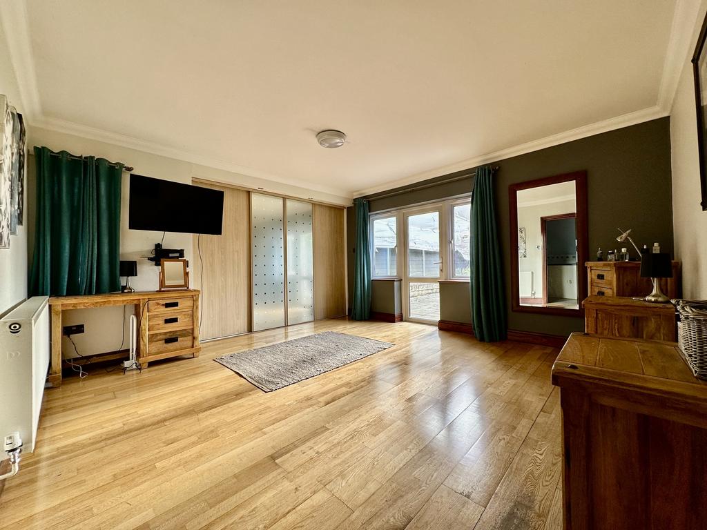 Bushey Mill Lane, Bushey, WD23 3 bed bungalow for sale £550,000