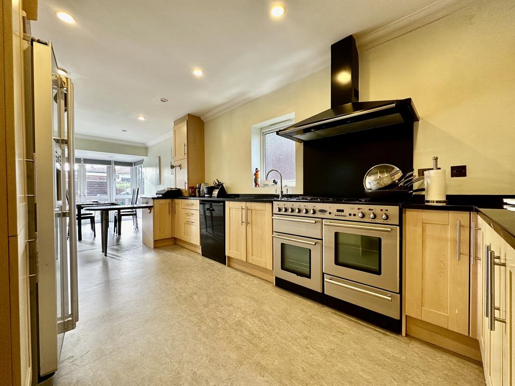 Bushey Mill Lane, Bushey, WD23 3 bed bungalow for sale £550,000