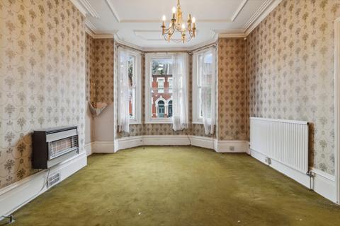 31 Trefoil Road, London, SW18 2EG