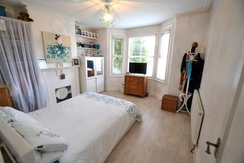 3 bedroom semi-detached house for sale, Camden Avenue, Feltham
