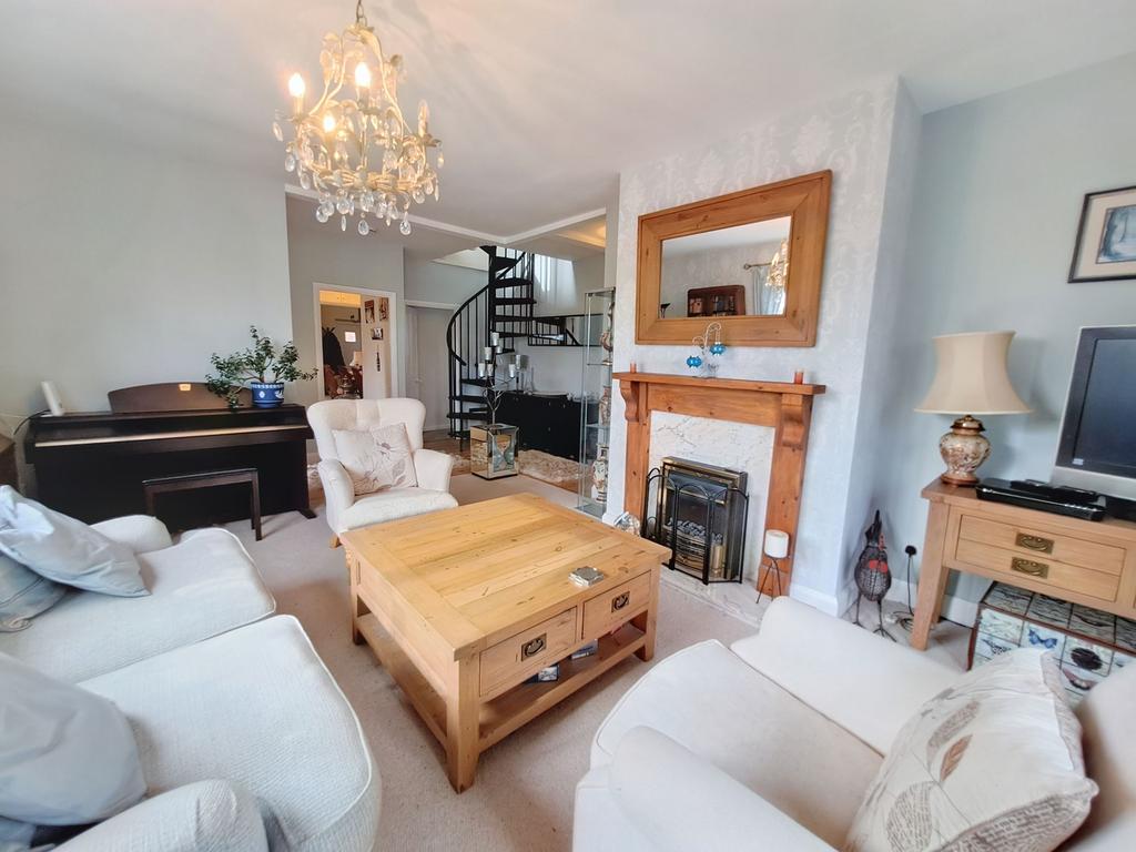 North Bank, Haydon Bridge, Hexham, Northumberland, NE47 6LY 6 bed