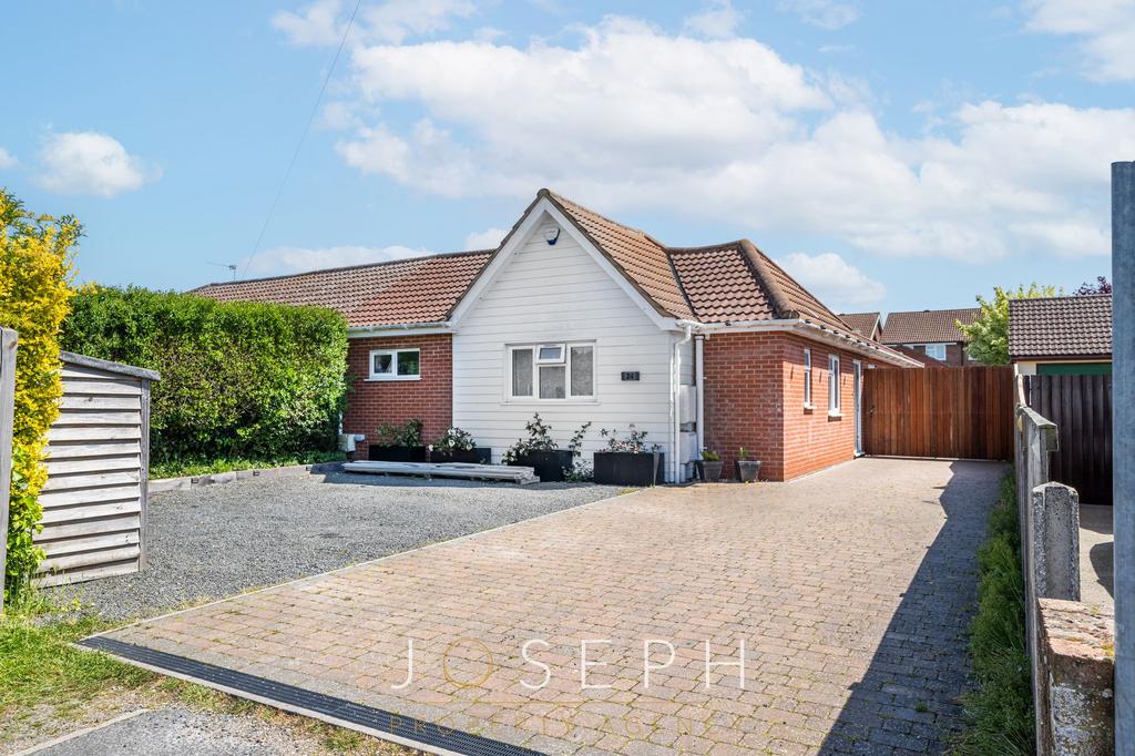 Holly Road, Kesgrave, IP5 4 bed semidetached bungalow £425,000