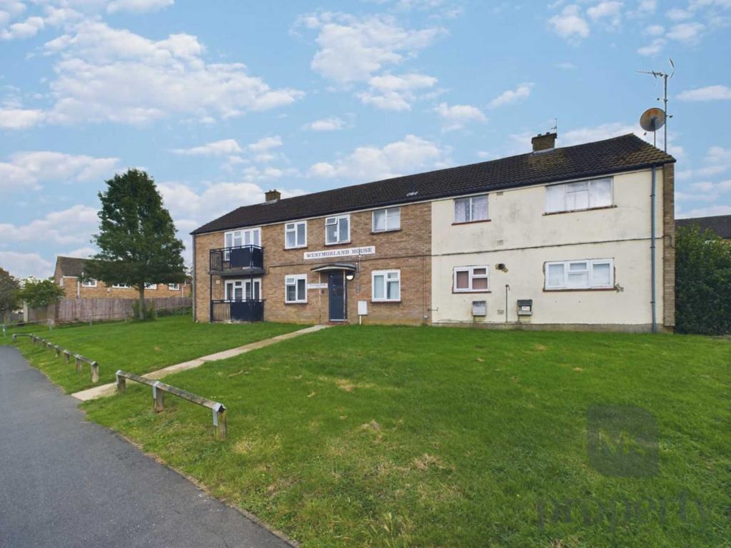 Forfar Drive, Milton Keynes MK3 2 bed flat £180,000