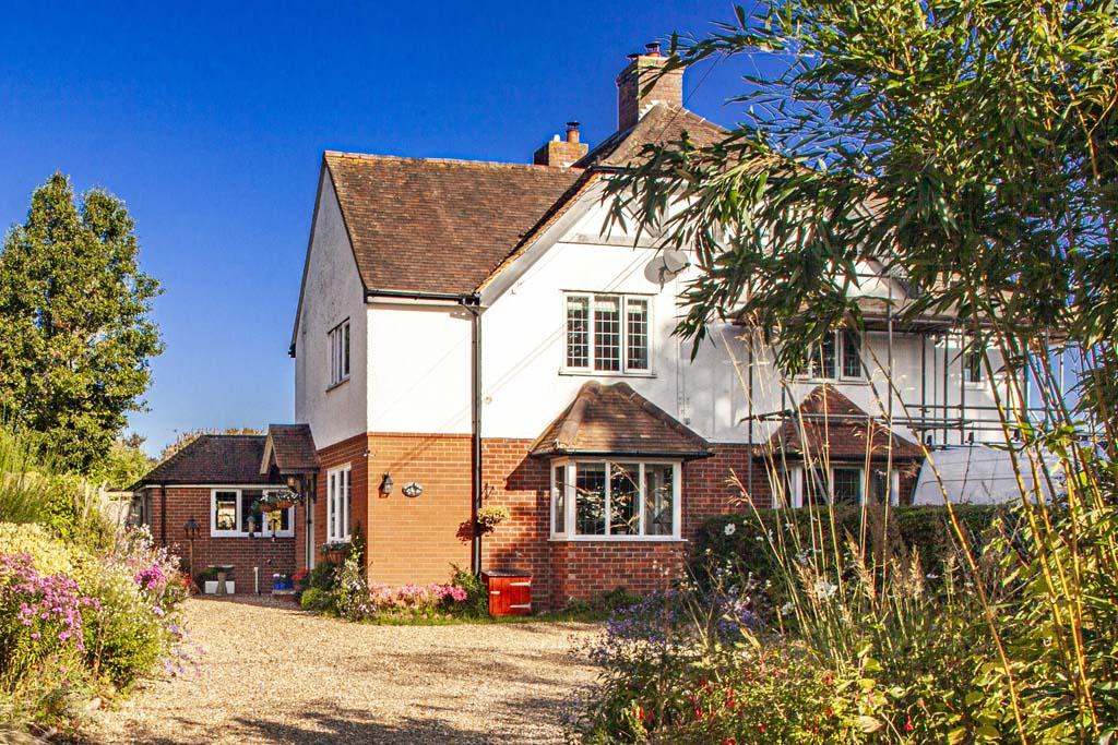 Hurst View, Whitchurch Hill, RG8 4 bed property for sale £780,000