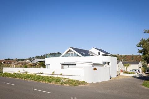 4 bedroom semi-detached house to rent, La Grande Route Des Mielles, St. Ouen, Jersey