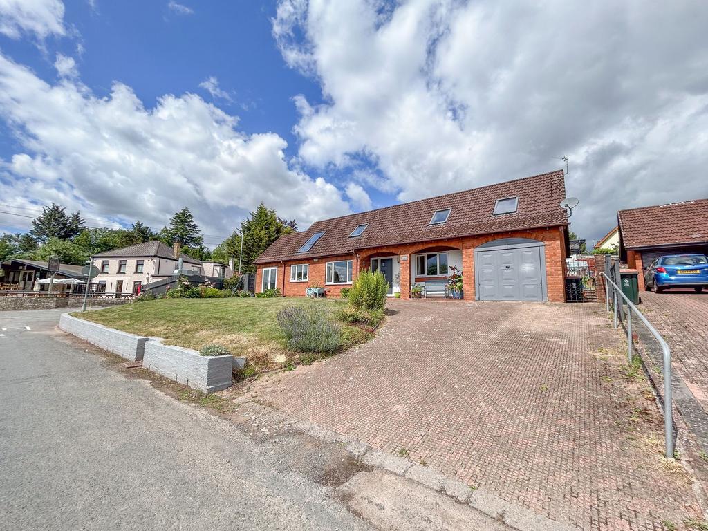 Llanwern, Newport NP18 4 bed detached house £525,000
