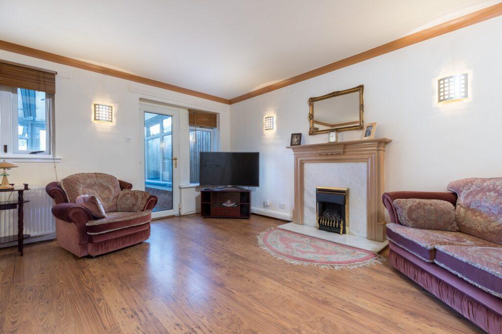 Newford Grove, Clarkston 3 bed semidetached villa for sale £215,000
