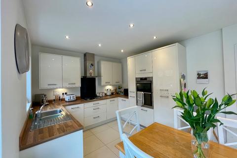 70 Bryn Morgrug, Alltwen, Swansea, SA8 3DP