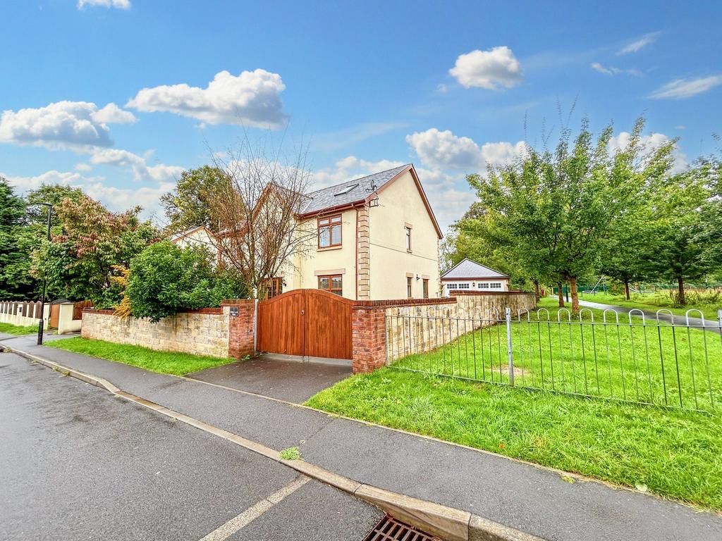 Ash Tree Road, Caerwent, Caldicot, NP26 6 bed detached house for sale