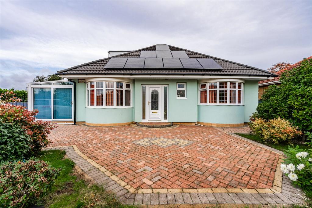 Westward Ho, GRIMSBY, Lincolnshire, DN34 3 bed bungalow for sale £330,000