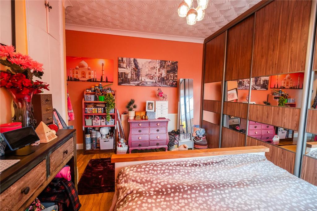 Bedroom 1 (2)