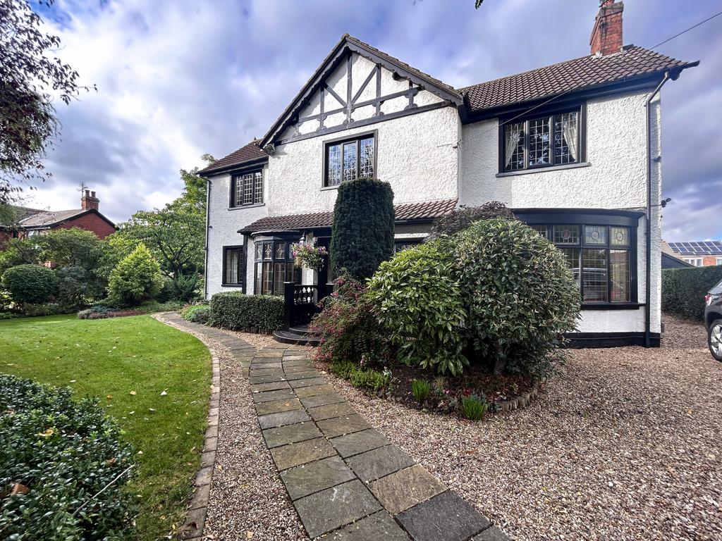Burringham Road, DN17 5 bed detached house for sale £475,000