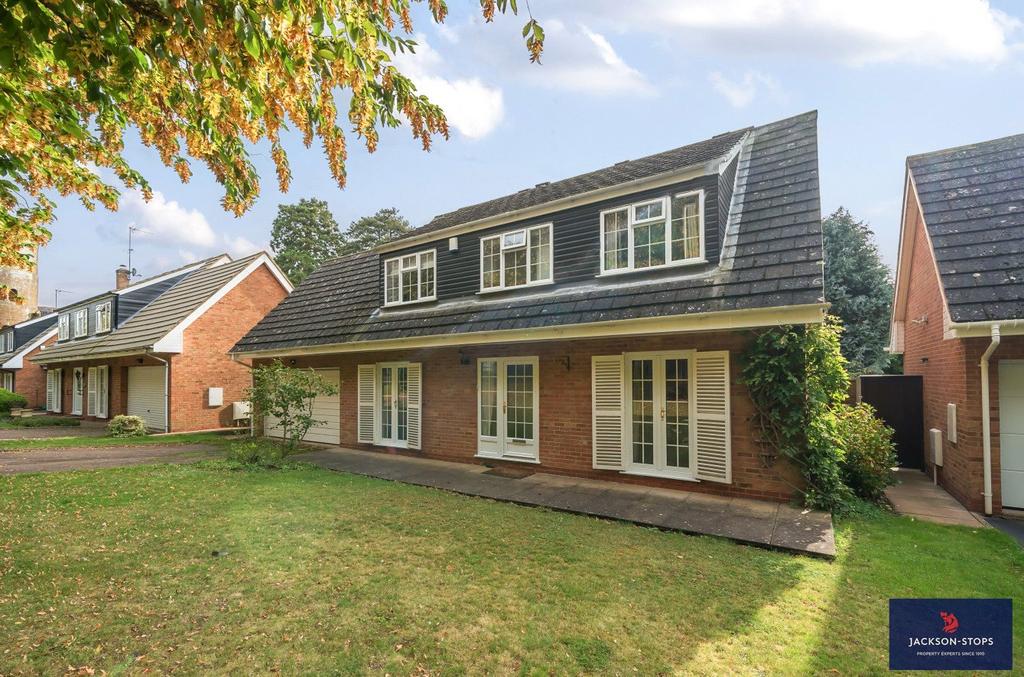 Holly Walk, Finedon, Northamptonshire, NN9 4 bed detached house for