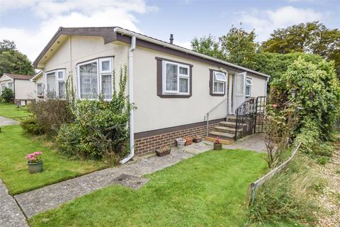 2 bedroom park home for sale, Chilton Farm Park, Farnborough GU14