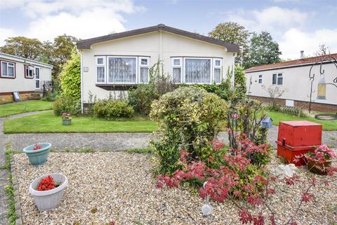 2 bedroom park home for sale, Chilton Farm Park, Farnborough GU14