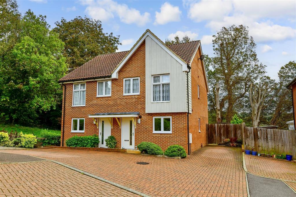 Elysium Park Close, Whitfield, Kent 2 bed semidetached house for sale