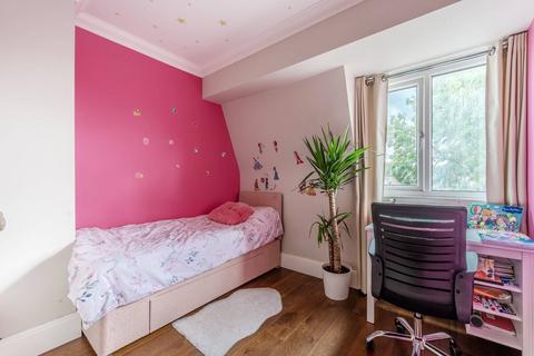 3 bedroom flat for sale, Pennine Drive, Cricklewood, London, NW2
