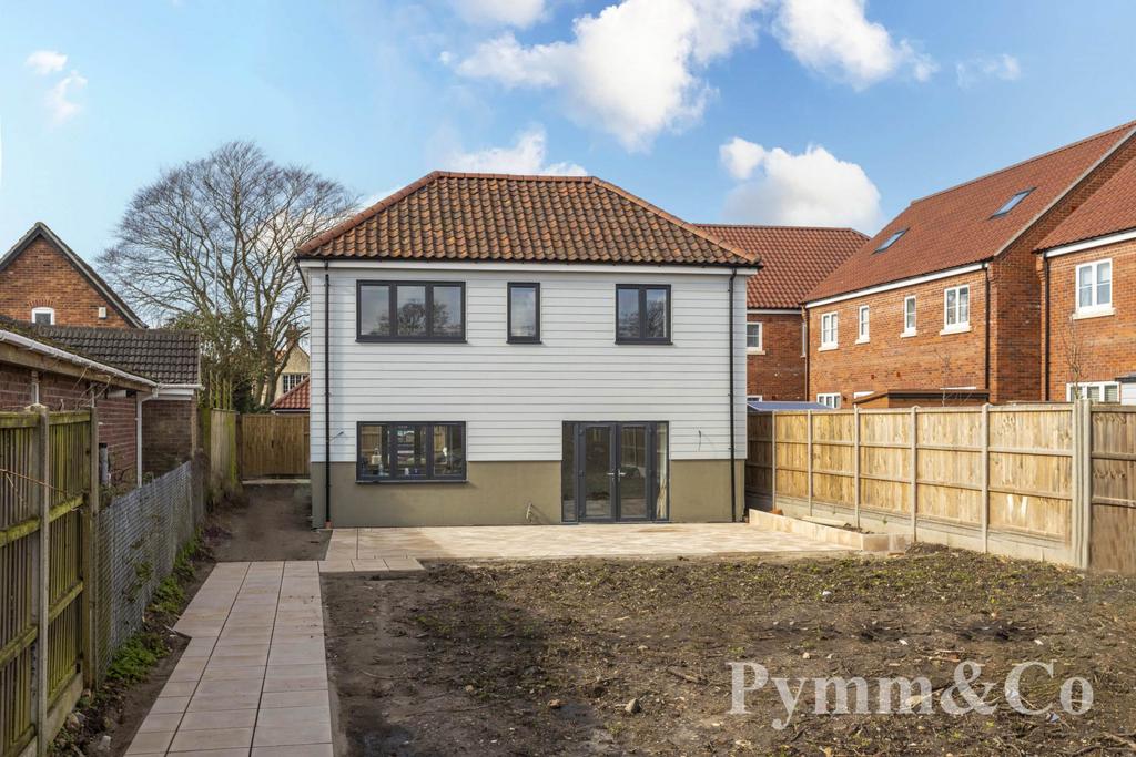 Harvey Lane, Norwich NR7 5 bed detached house for sale £425,000