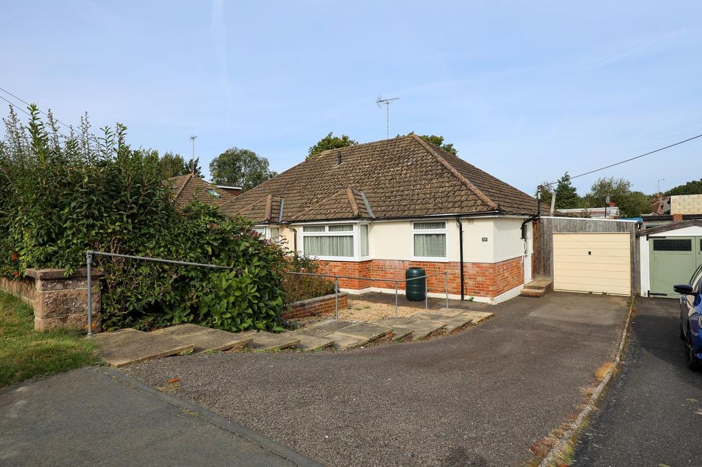 Inholmes Park Road, Burgess Hill, RH15 2 bed semidetached bungalow £
