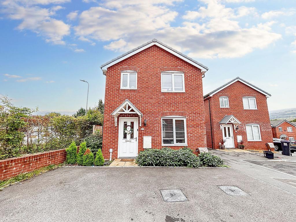 Cwrt Celyn, St. Dials, NP44 3 bed detached house for sale £230,000