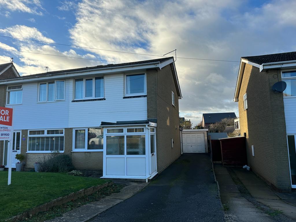 Valley Road, Grantham, NG31 3 bed semidetached house for sale £165,000