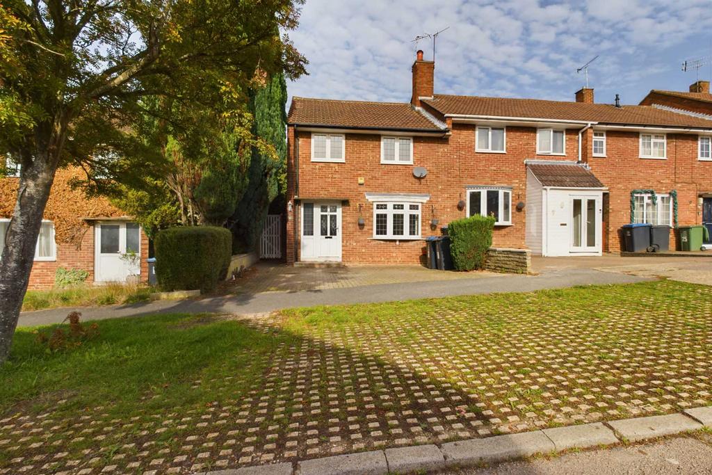 Meadow Road, Hemel Hempstead... 2 bed house £1,500 pcm (£346 pw)