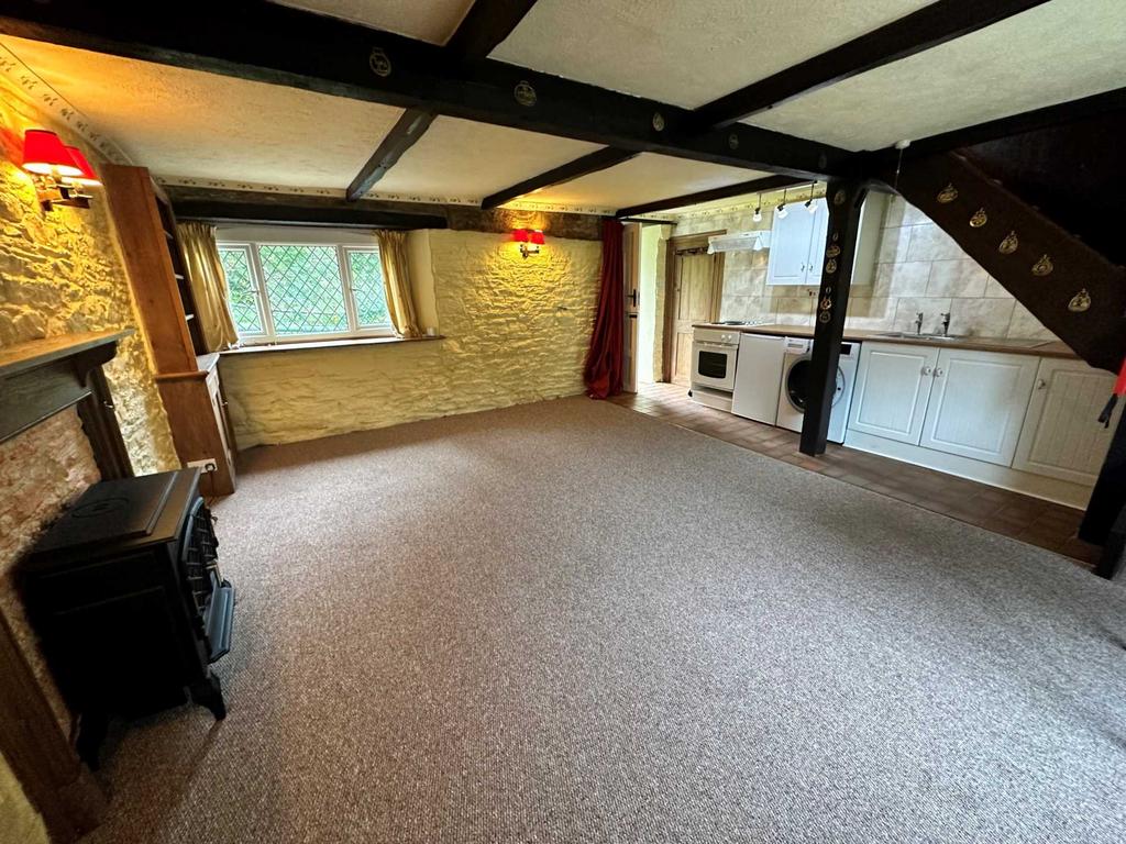 Efford Farm, Plymouth PL8 2 bed cottage £650 pcm (£150 pw)