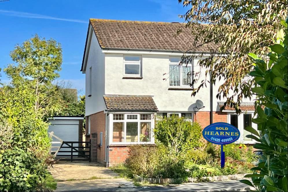 The Mount, Poulner, Ringwood, BH24 1XY 3 bed semidetached house £325,000