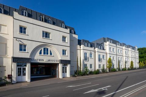 6 bedroom private hall to rent, Station House, Old Warwick Road, Leamington Spa