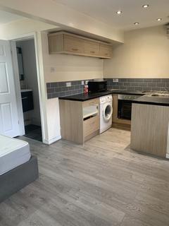 Studio to rent, Tudor Court, Tipton, Sandwell, West Midlands, DY4 8UU