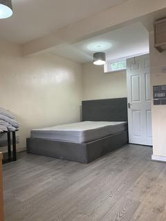 Studio to rent, Tudor Court, Tipton, Sandwell, West Midlands, DY4 8UU