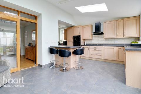 22 Windsor Road, Hornchurch, RM11 1PD