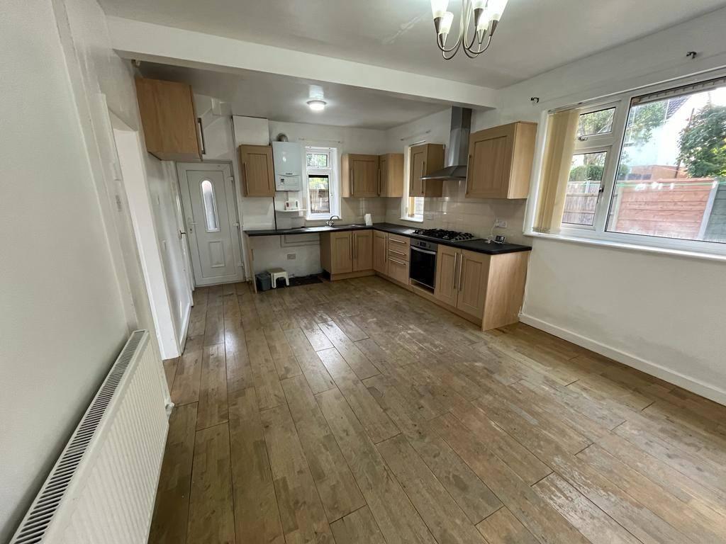 Lee Crescent, Stretford, M32 0TN 3 bed semi-detached house - £1,250 pcm ...